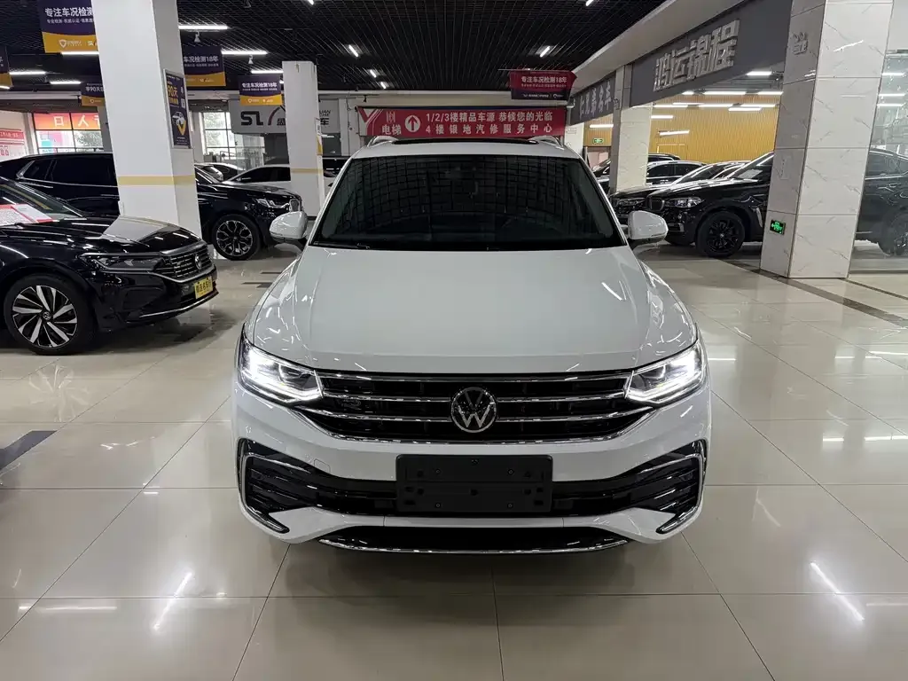 Volkswagen Tiguan L — фото 10