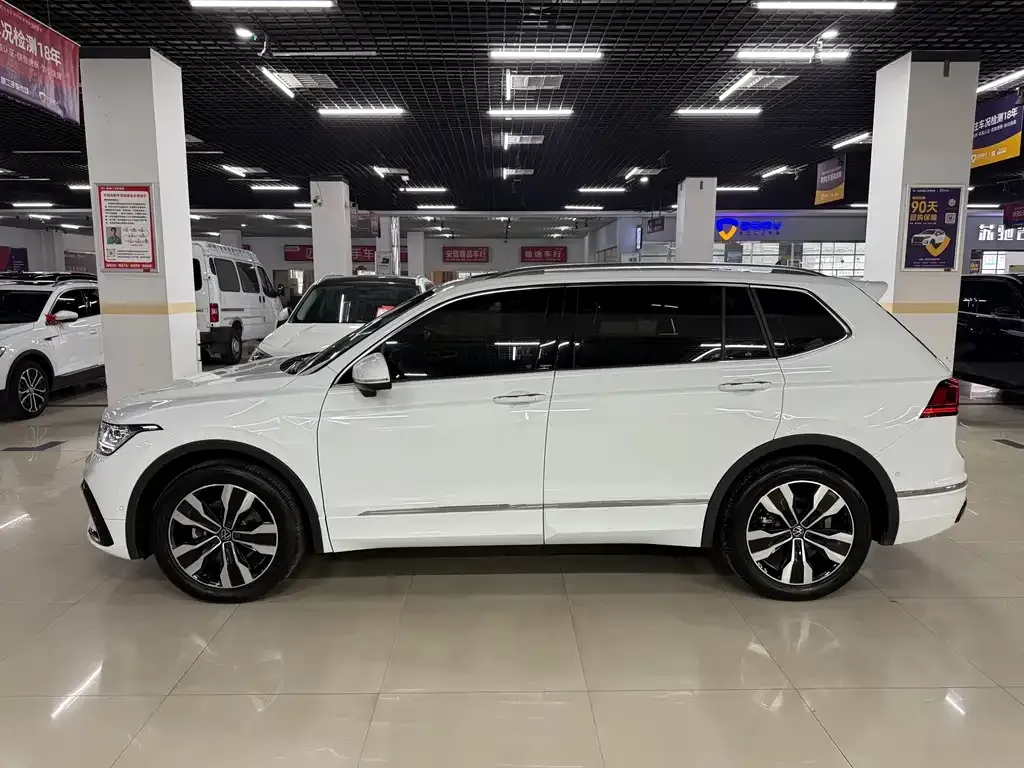 Volkswagen Tiguan L — фото 2