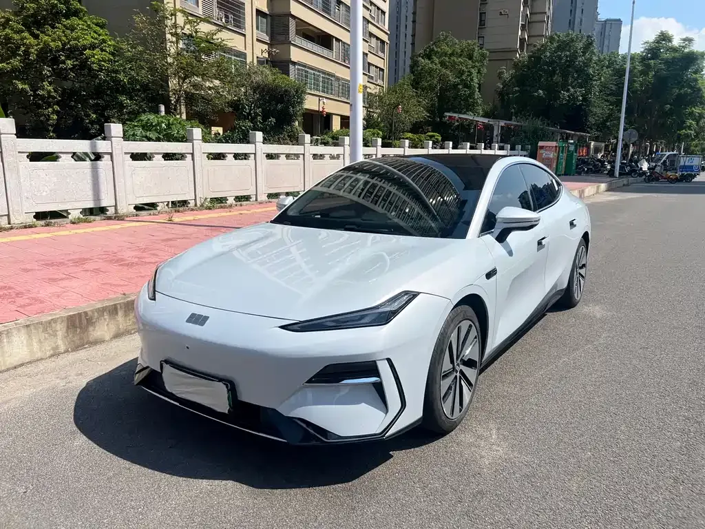 Geely Galaxy E8 — фото 1
