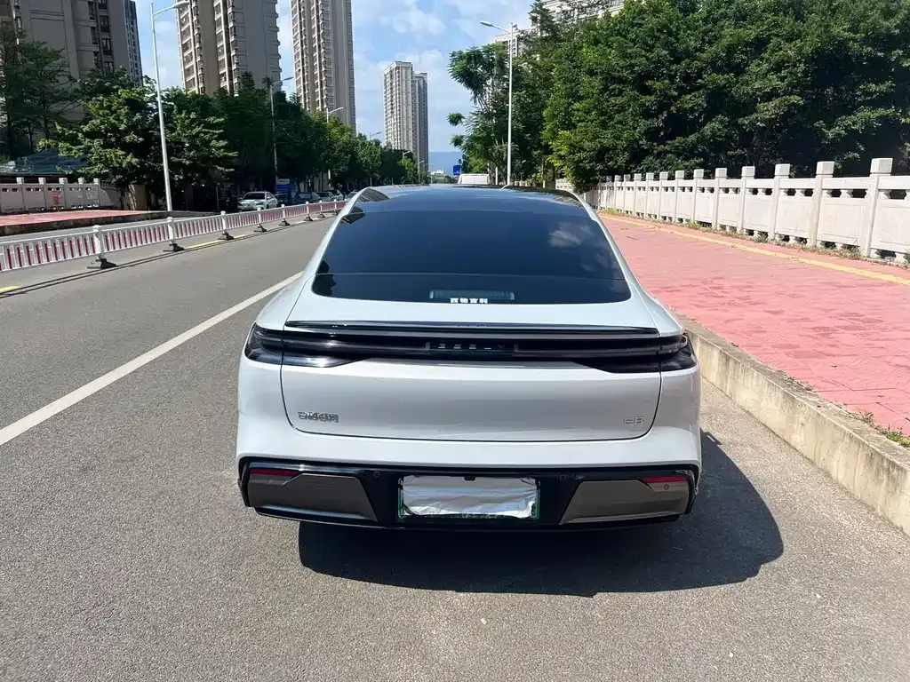 Geely Galaxy E8 — фото 8