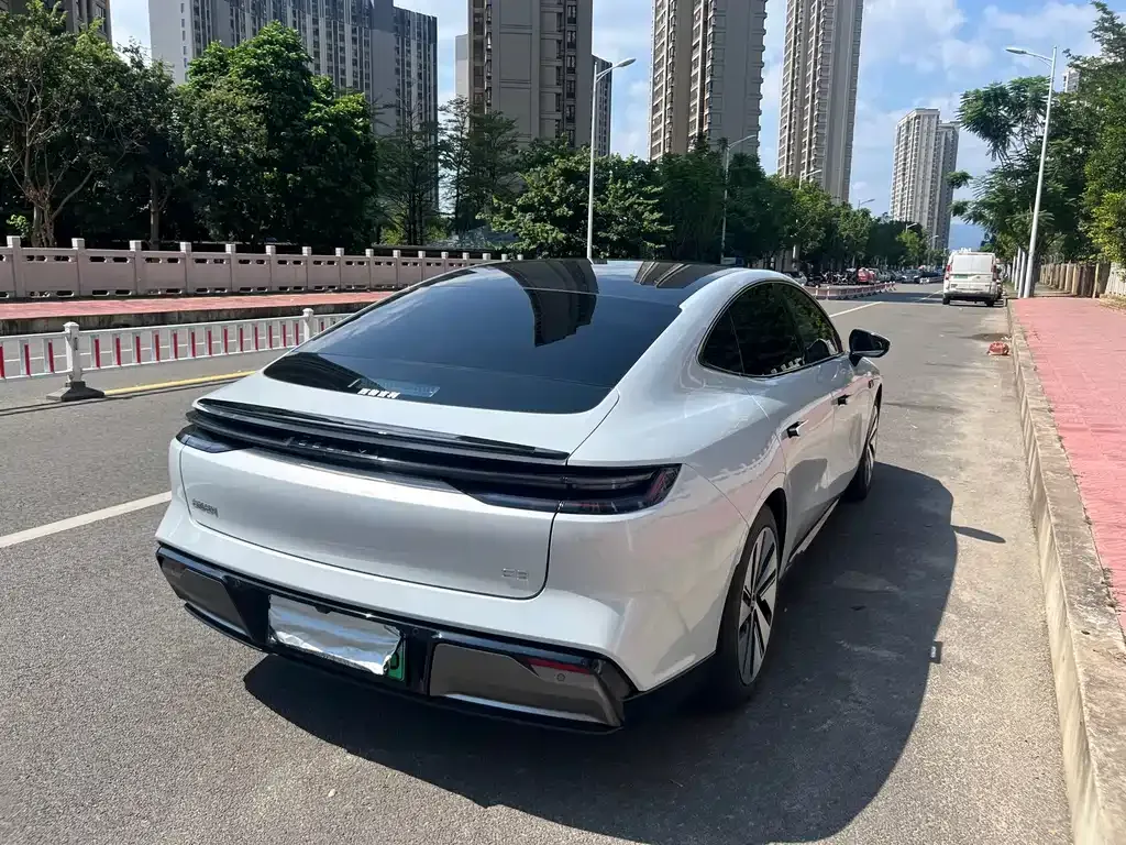 Geely Galaxy E8 — фото 9