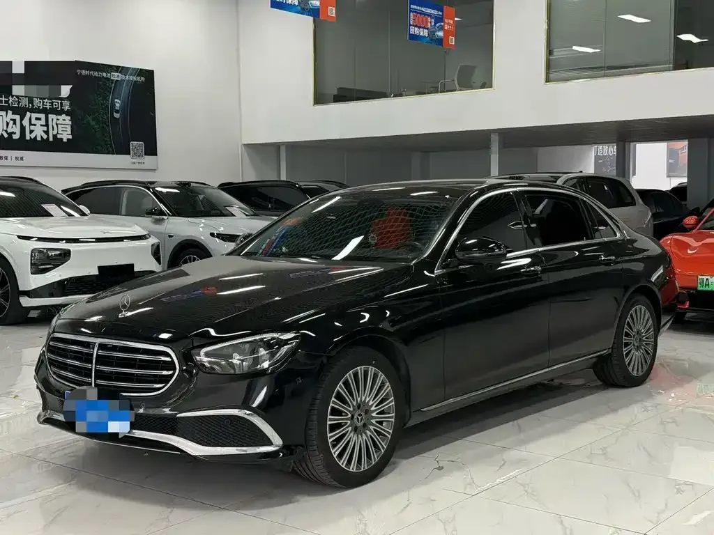 Mercedes-Benz E-Class — фото 1