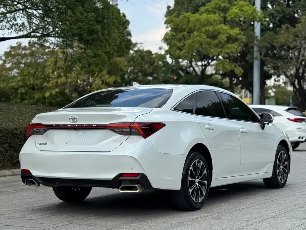 Toyota Avalon — фото 2