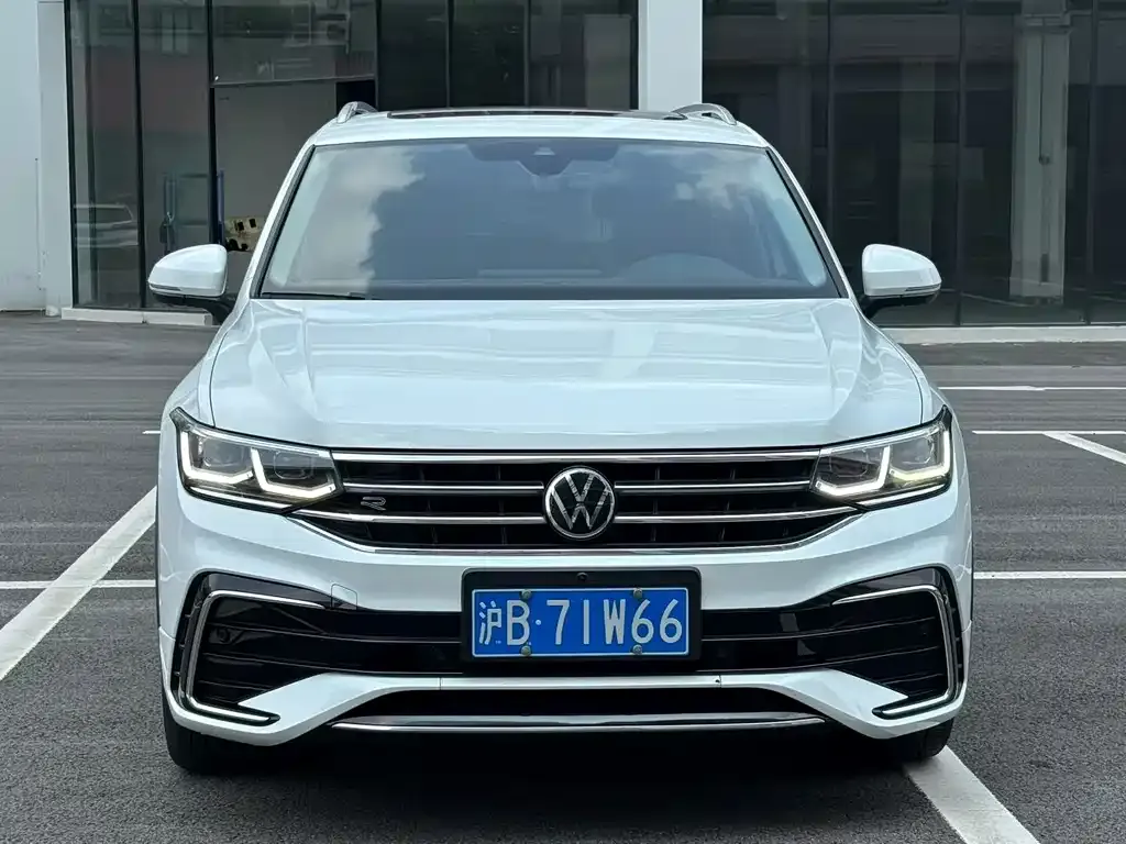Volkswagen Tiguan L — фото 6