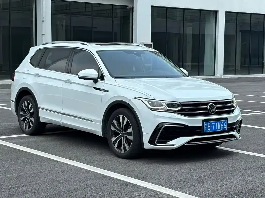 Volkswagen Tiguan L — фото 2