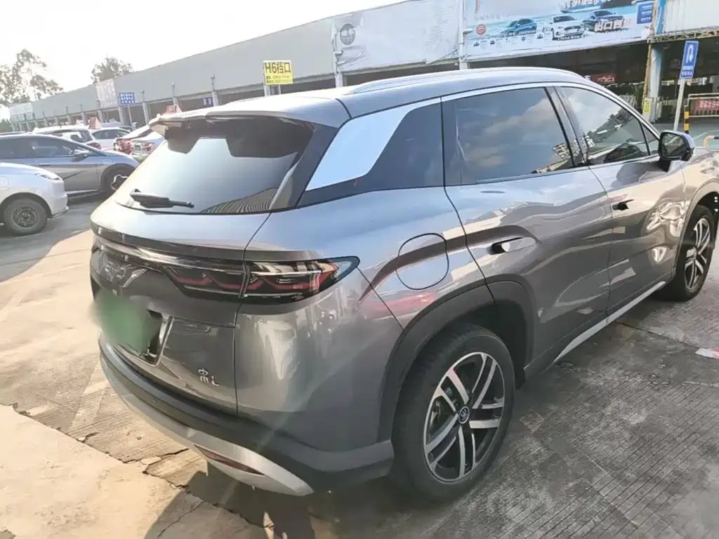 BYD L DM-i — фото 7