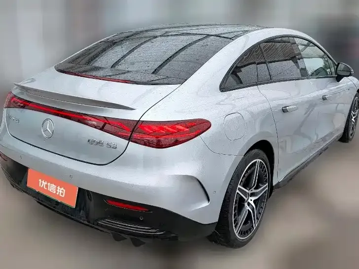 Mercedes-Benz EQE AMG — фото 3