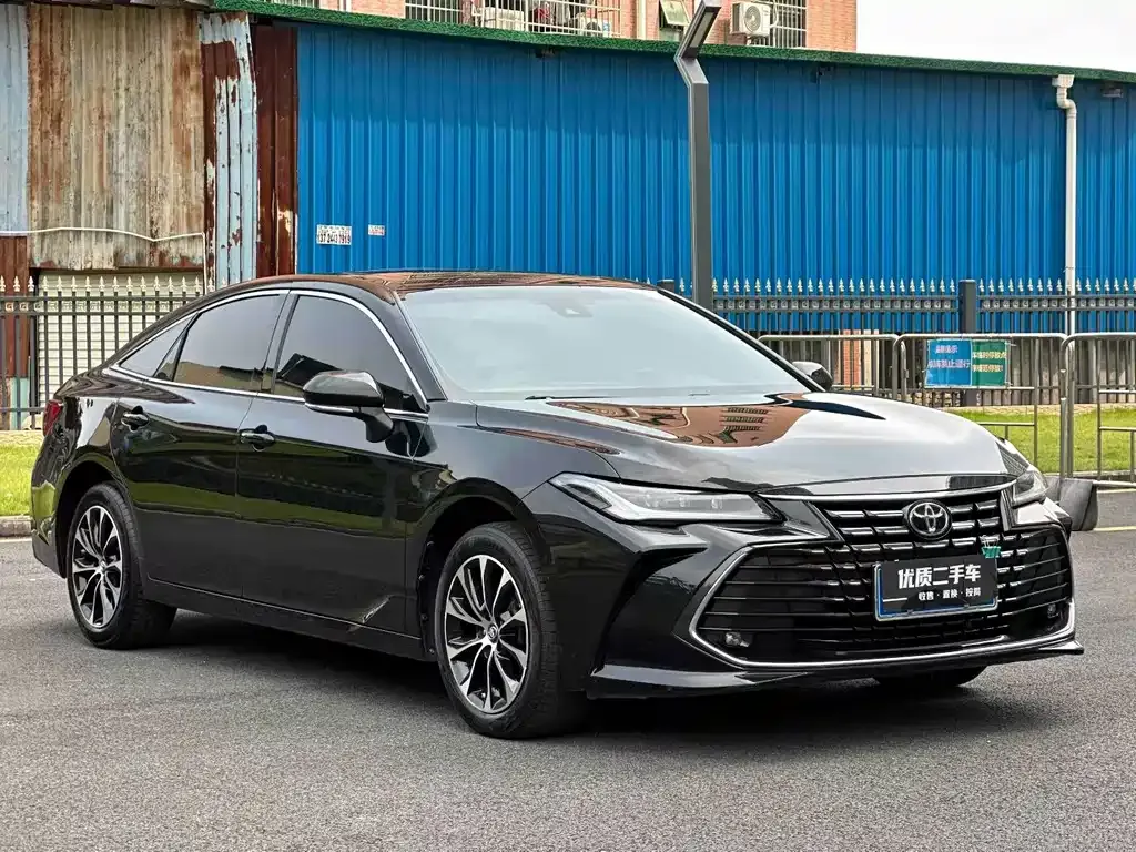Toyota Avalon — фото 1