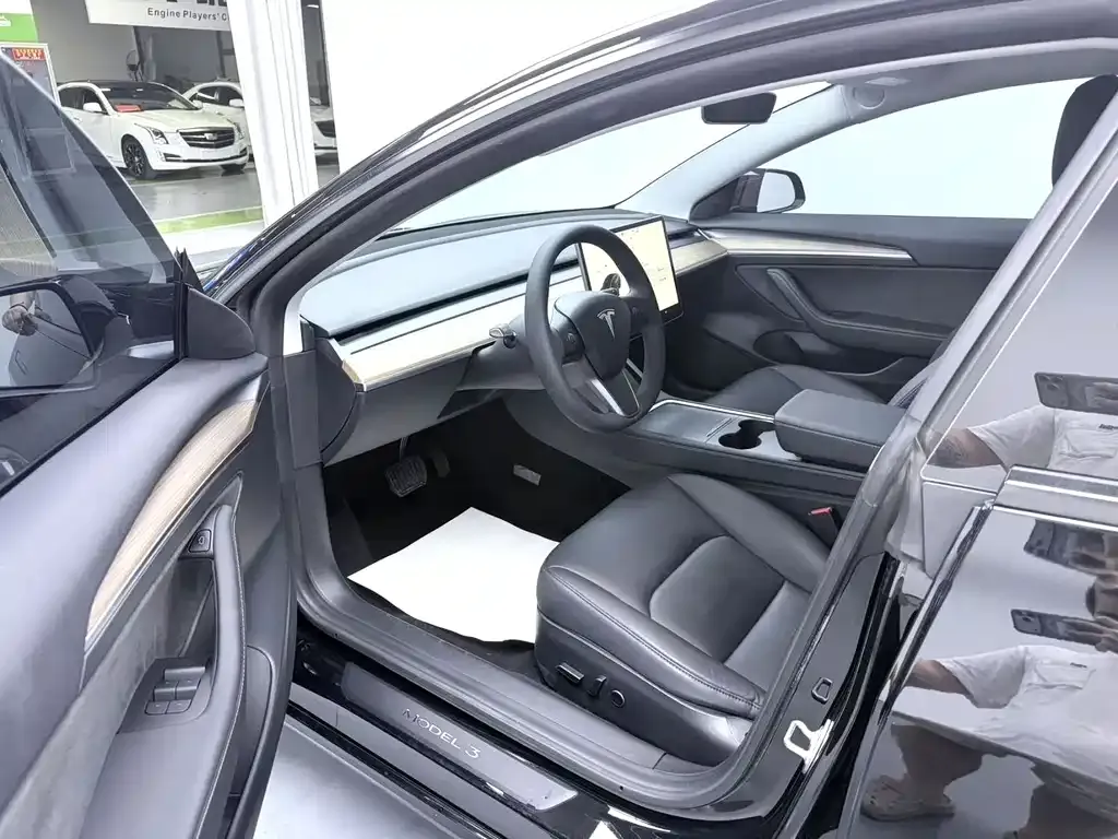Tesla Model 3 — фото 4