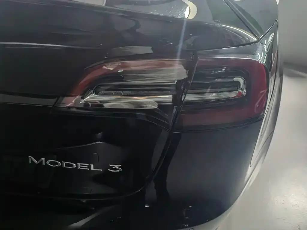Tesla Model 3 — фото 2