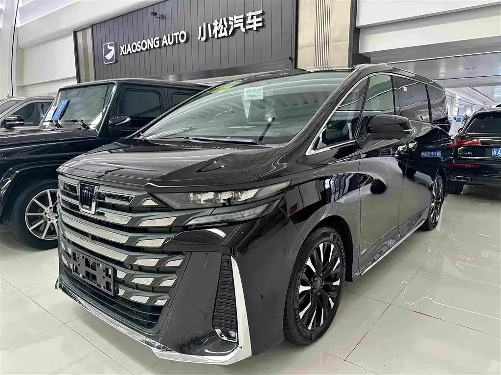 Toyota Vellfire — фото 1