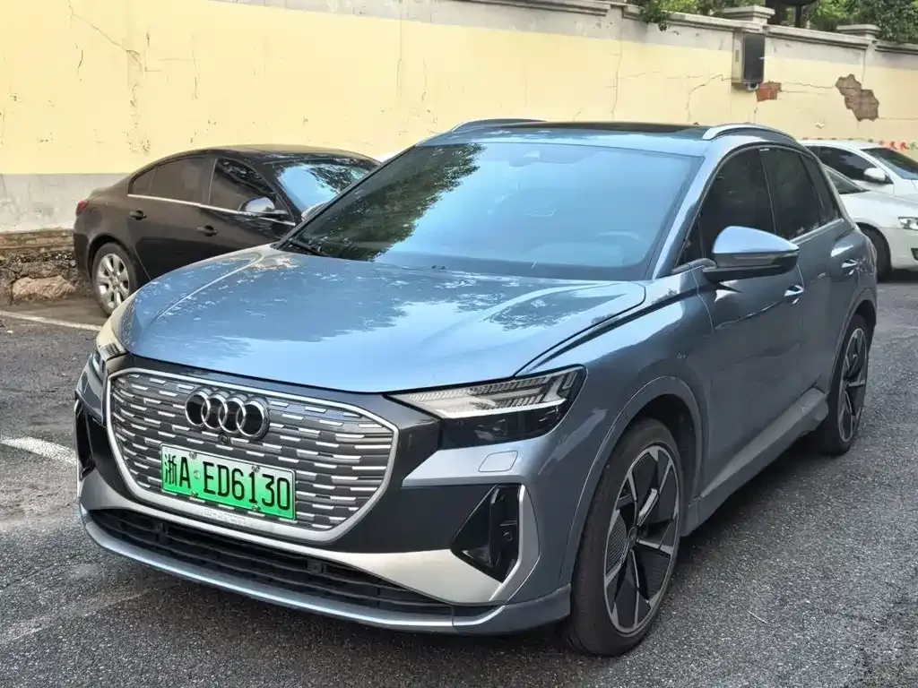 Audi Q4 e-tron — фото 1