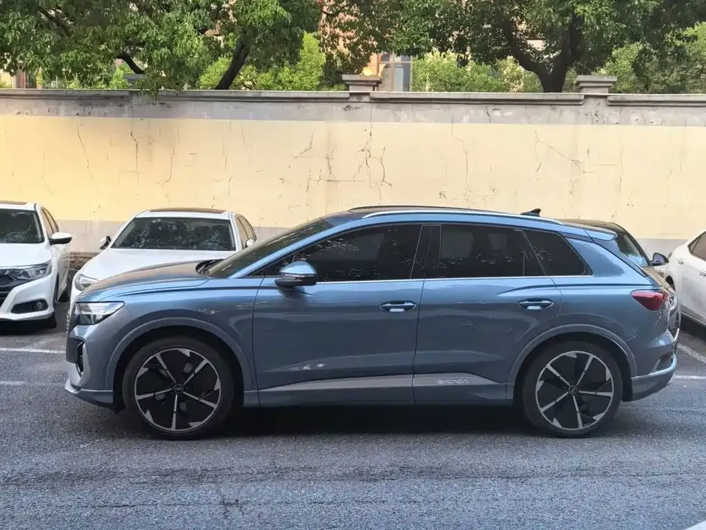 Audi Q4 e-tron — фото 6