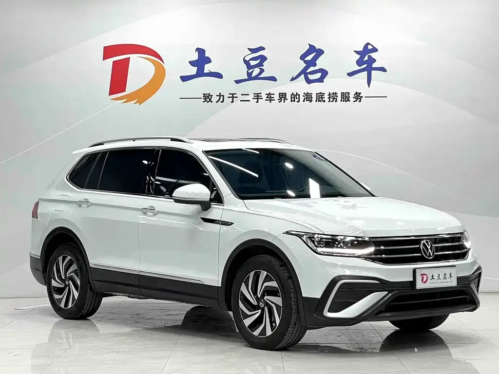 Volkswagen Tiguan L — фото 6