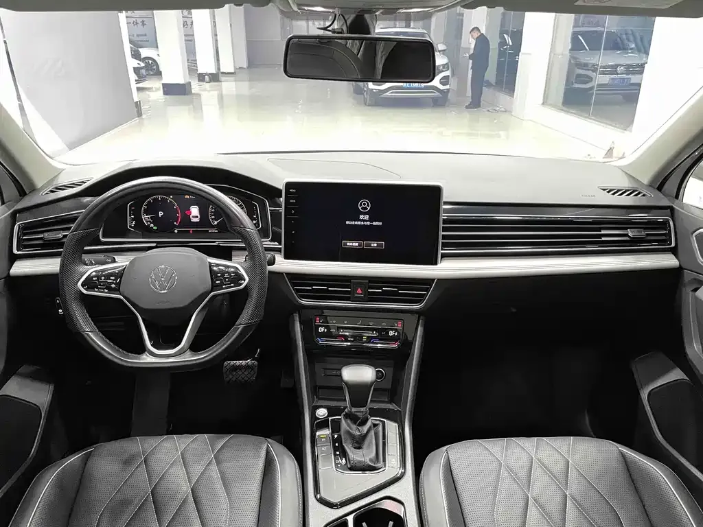 Volkswagen Tiguan L — фото 7