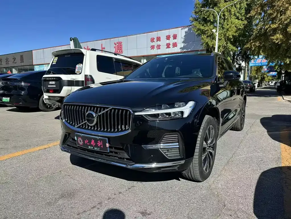 Volvo XC60 — фото 1