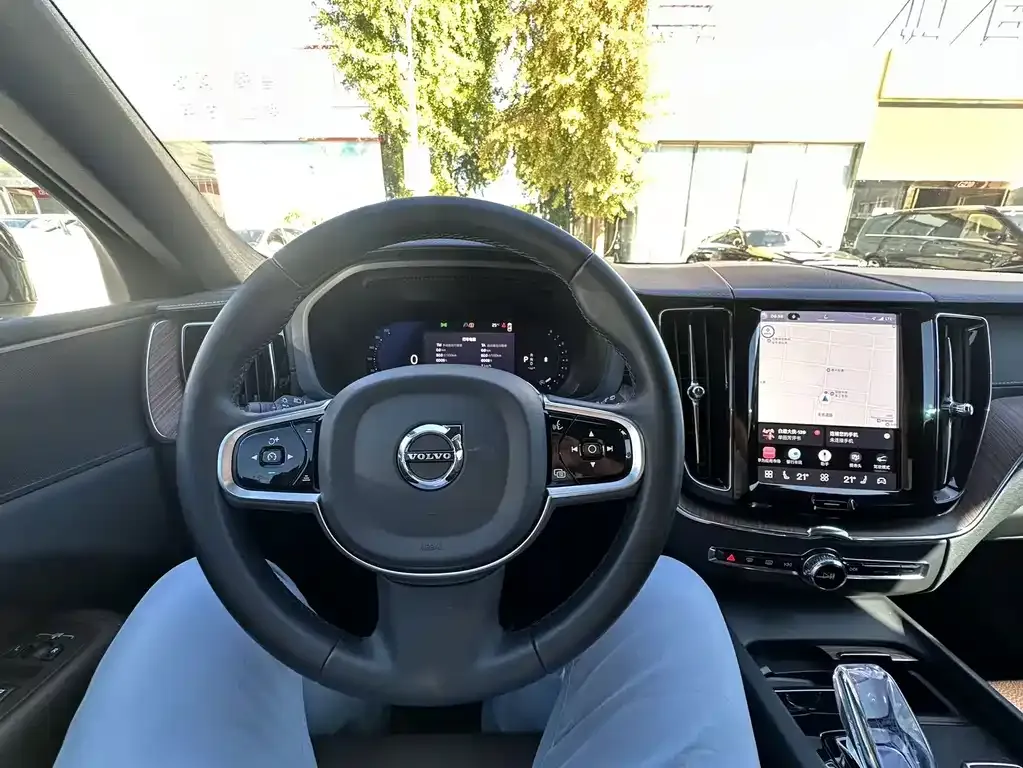 Volvo XC60 — фото 4