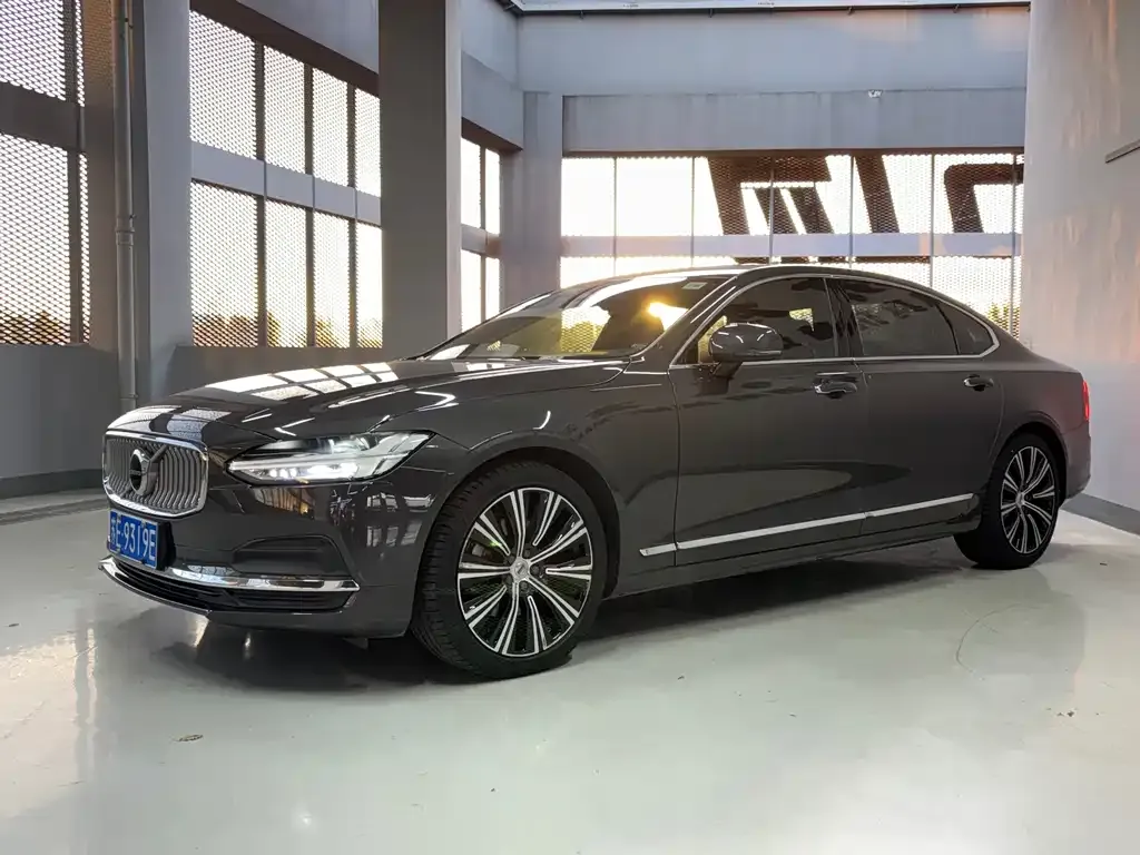 Volvo S90 — фото 1