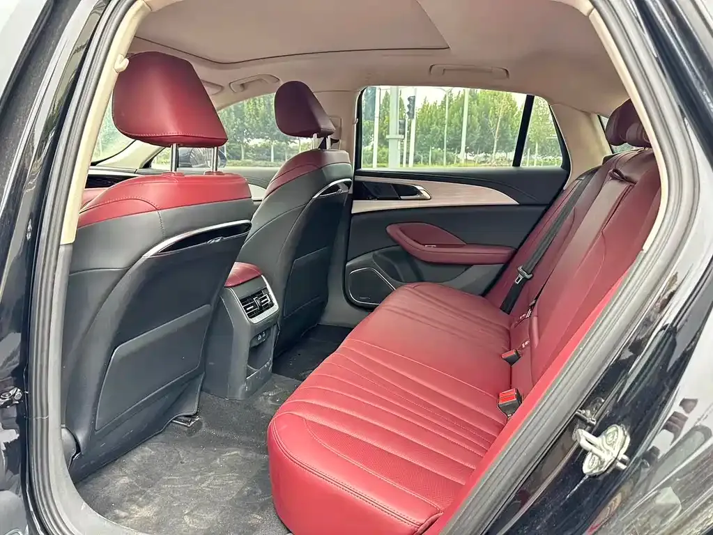 Hongqi H5 — фото 2