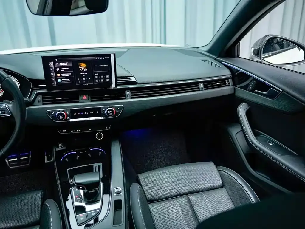 Audi A4L — фото 10