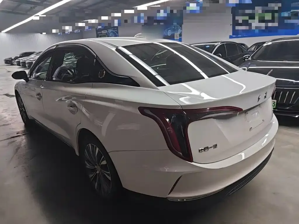 Hongqi E-QM5 — фото 2