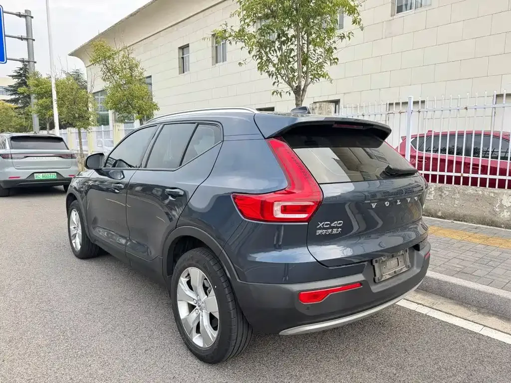 Volvo XC40 — фото 3