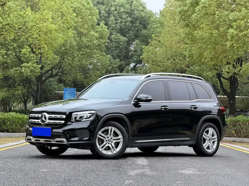 Mercedes-Benz GLB — фото 1