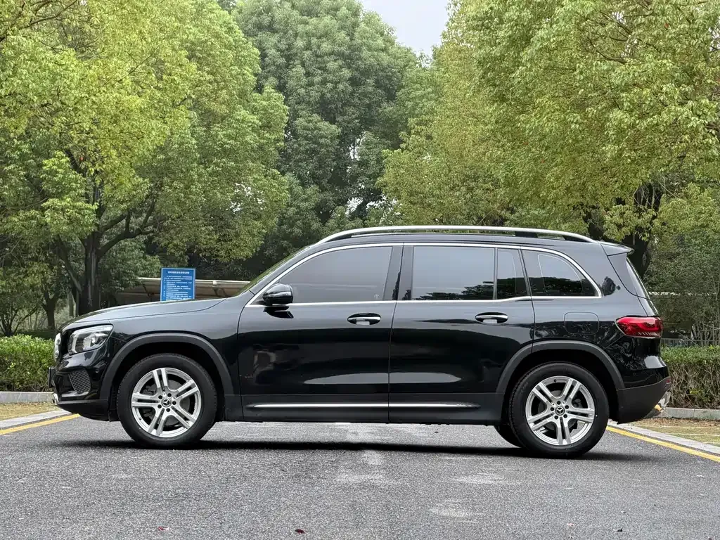 Mercedes-Benz GLB — фото 10