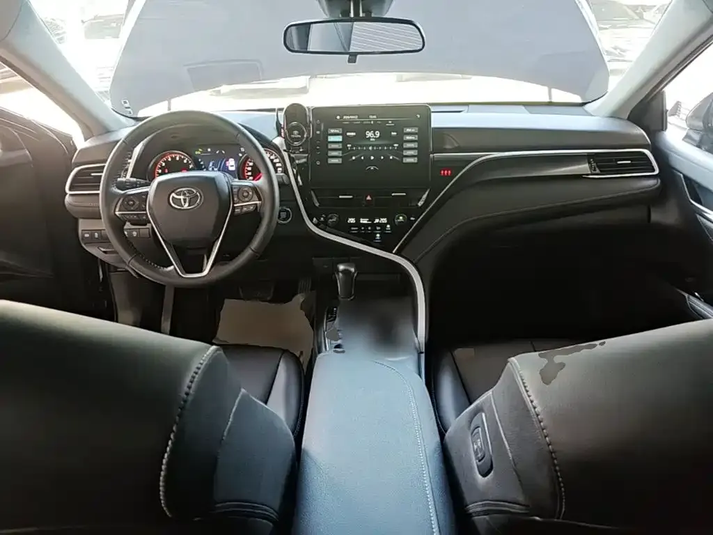Toyota Camry — фото 9