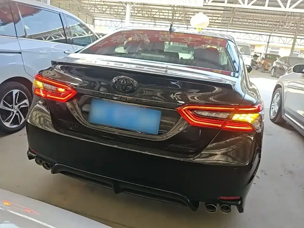 Toyota Camry — фото 5