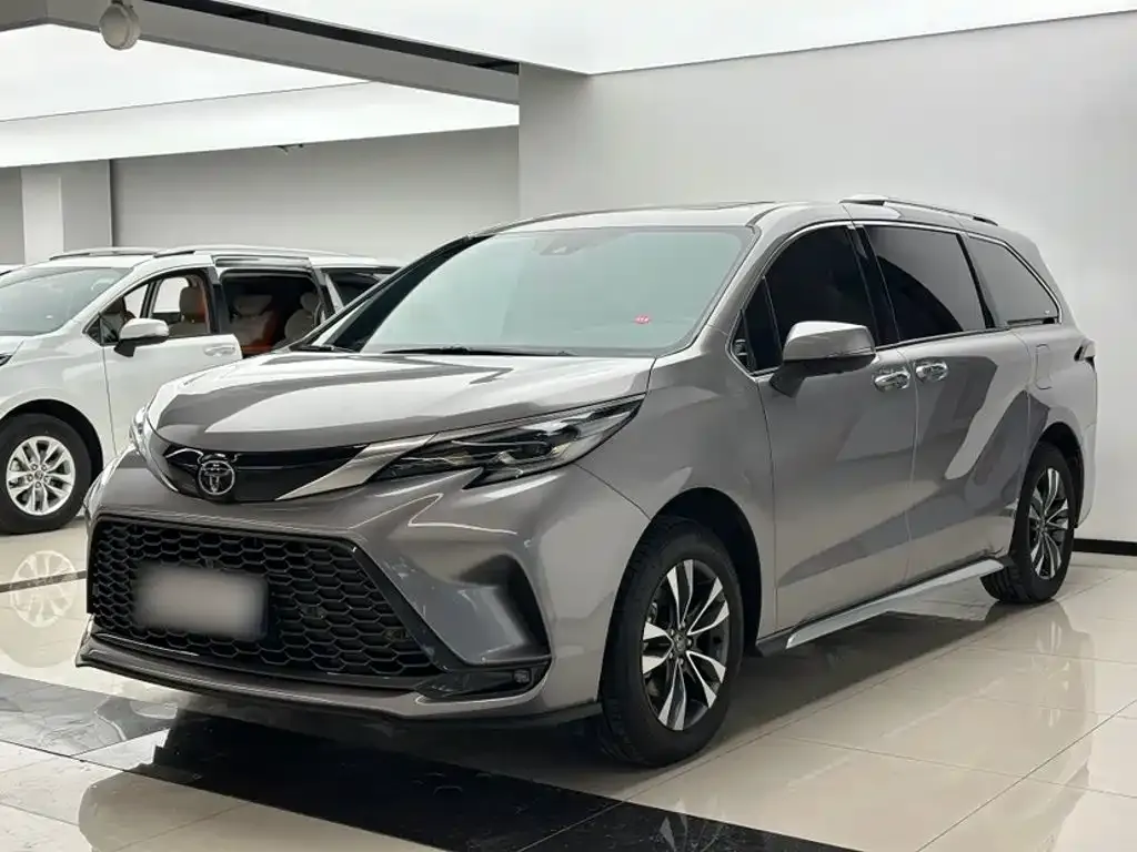 Toyota Granvia — фото 1