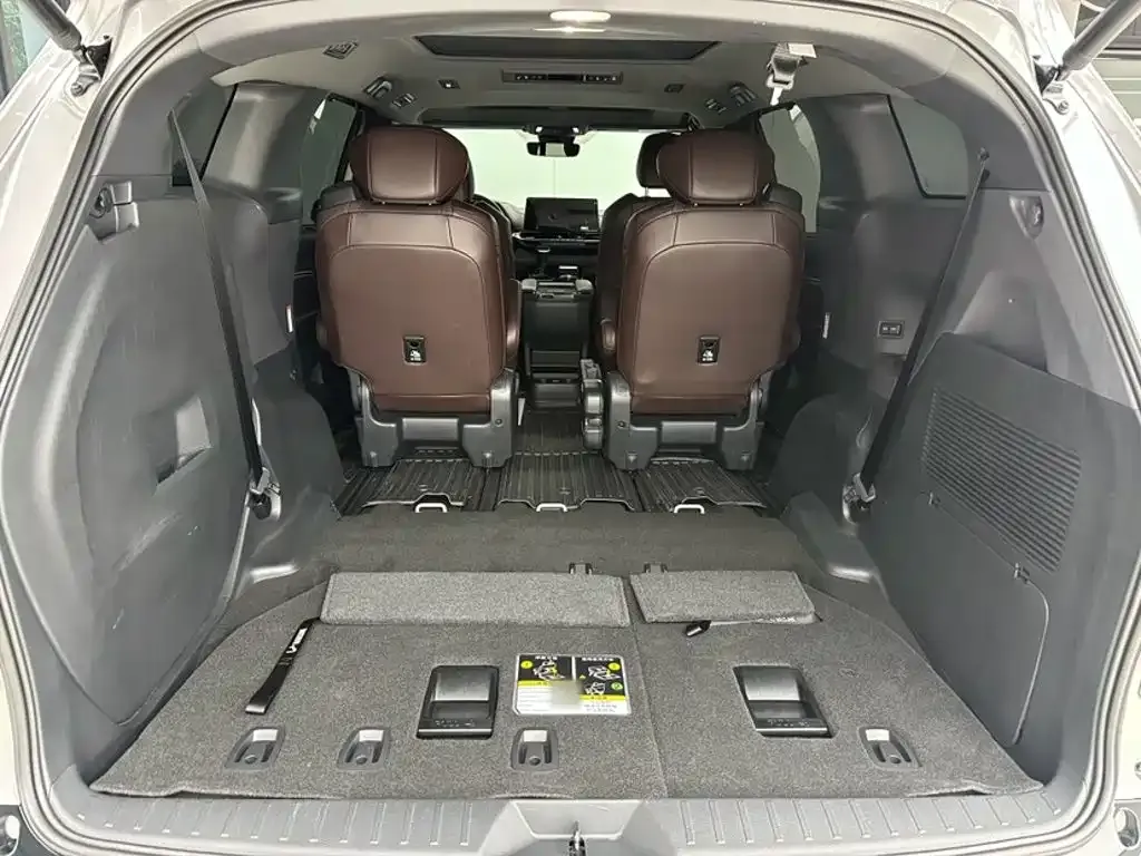 Toyota Granvia — фото 10