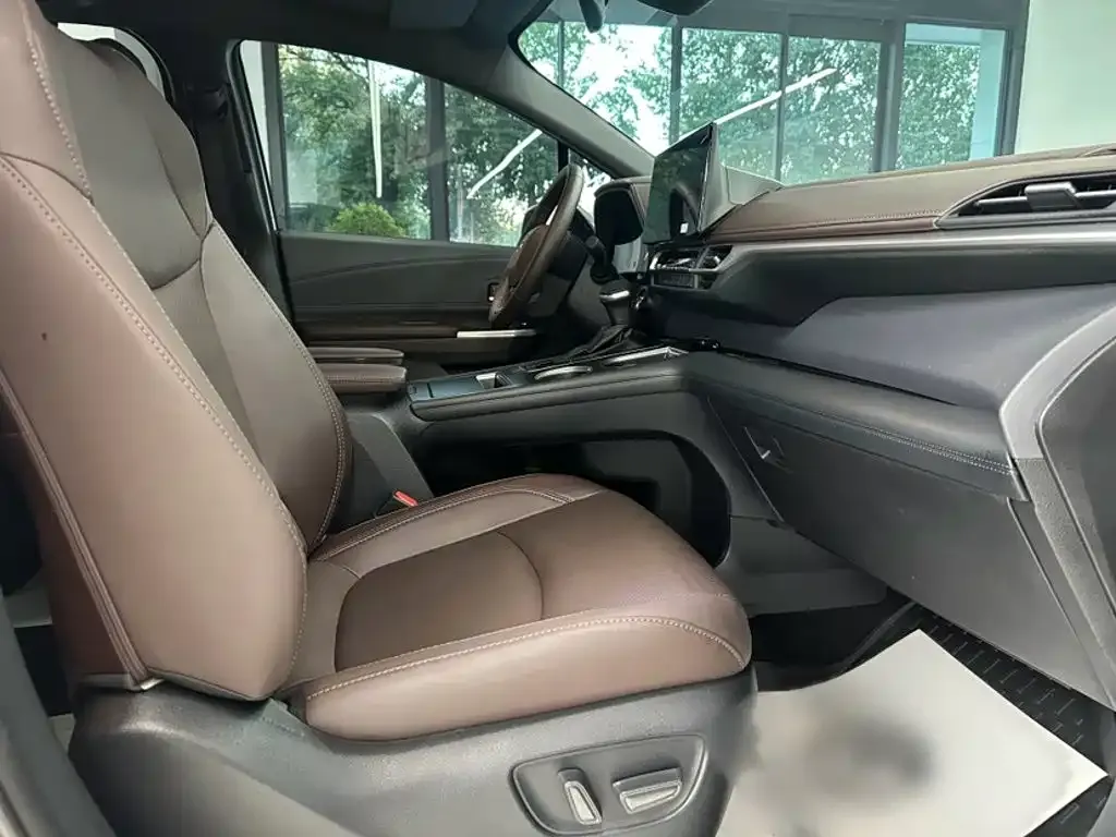 Toyota Granvia — фото 7