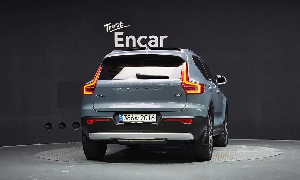 Volvo XC40 — фото 2