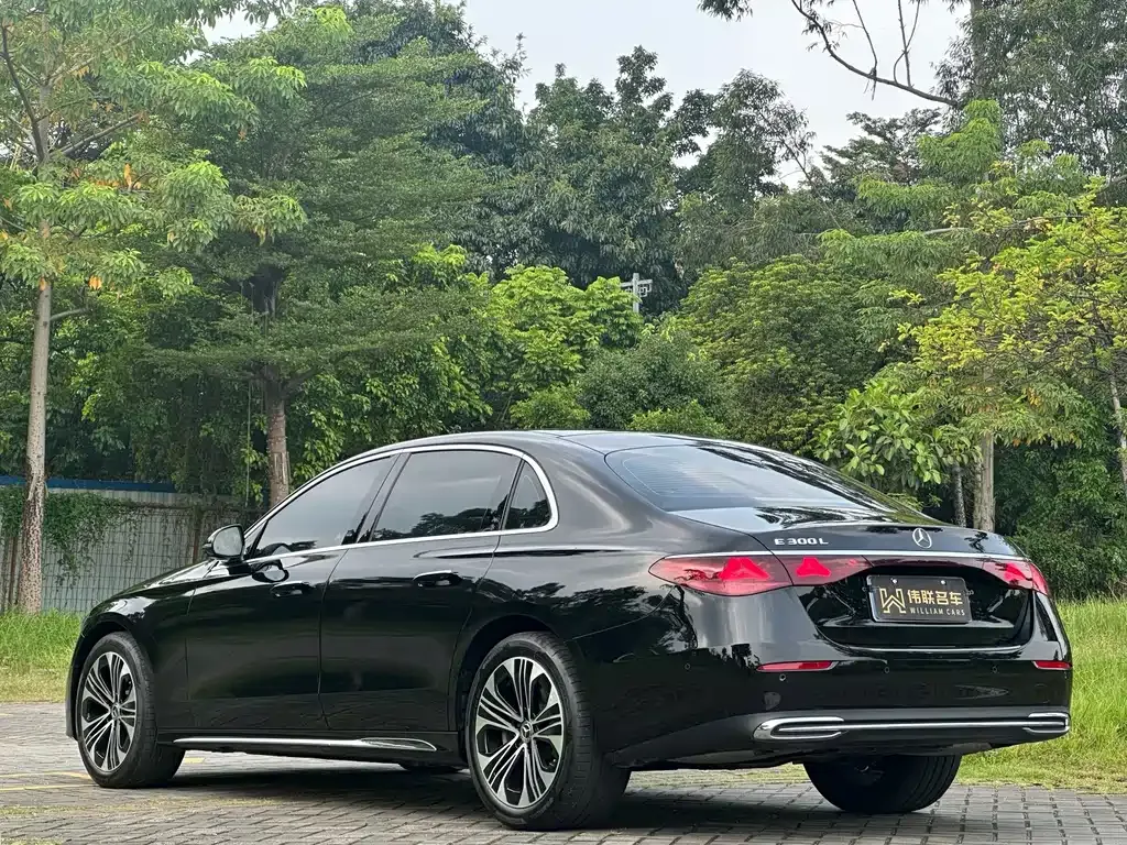 Mercedes-Benz E-Class — фото 6