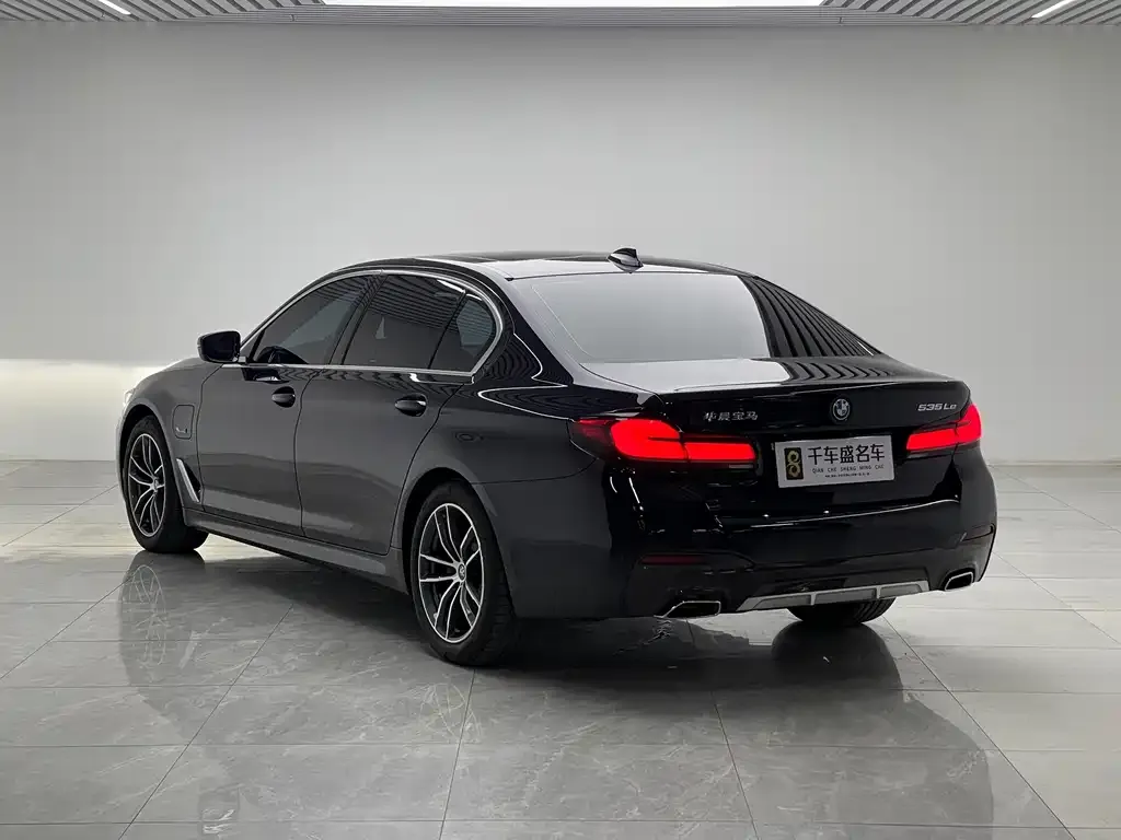 BMW 5 Series New Energy — фото 7