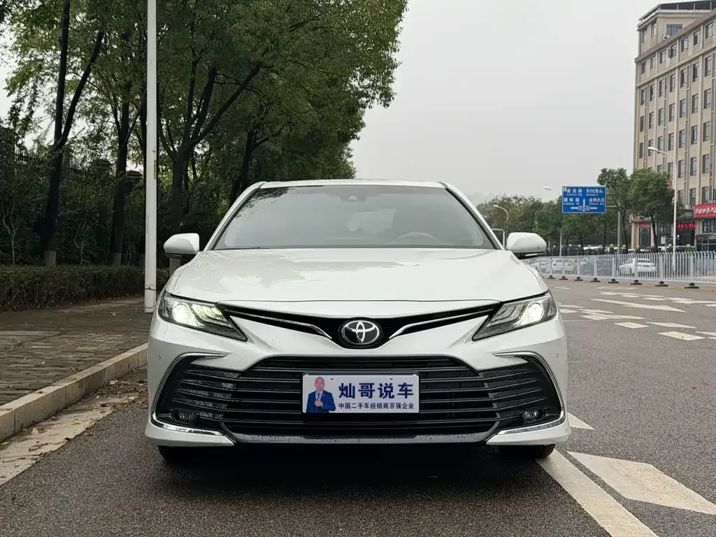 Toyota Camry — фото 7