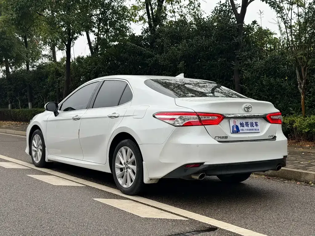 Toyota Camry — фото 10