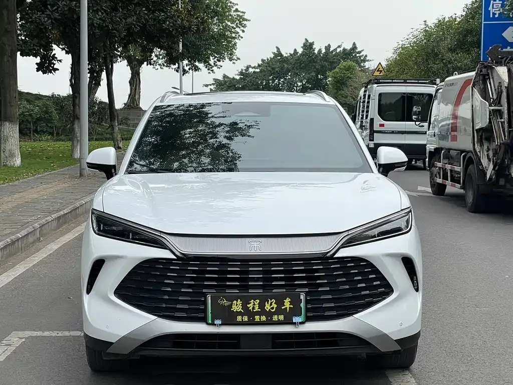 BYD L DM-i — фото 4