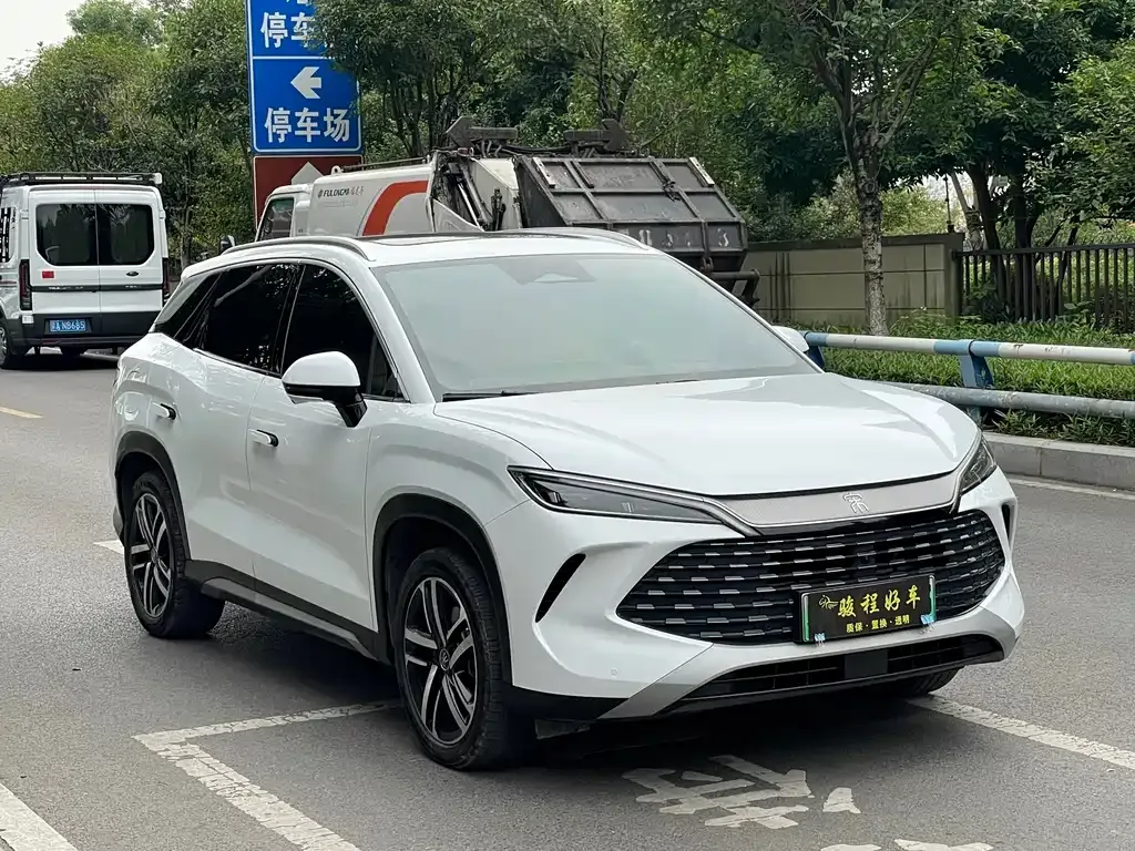 BYD L DM-i — фото 5