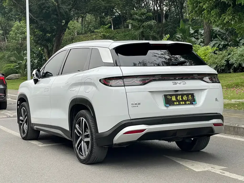 BYD L DM-i — фото 9