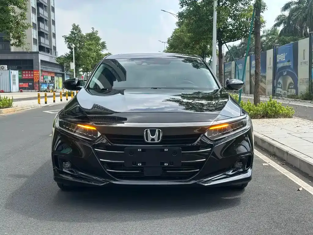 Honda Accord — фото 1