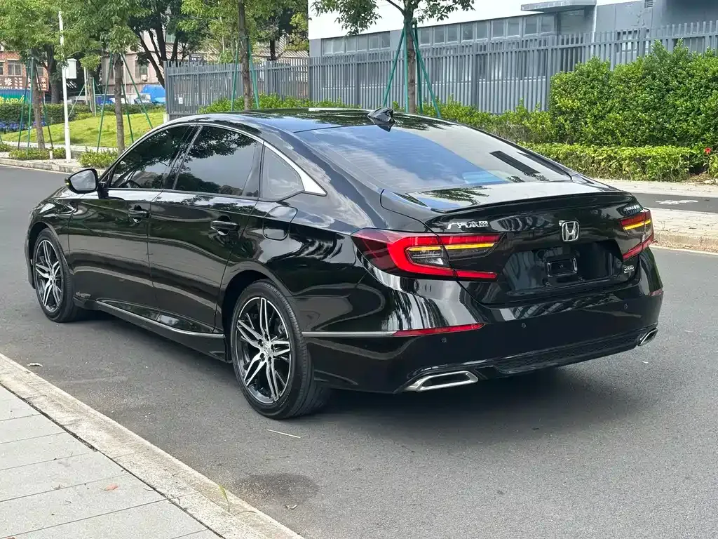 Honda Accord — фото 7