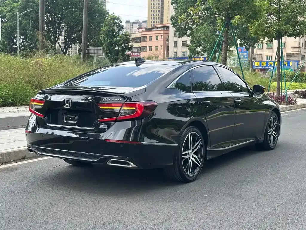 Honda Accord — фото 8