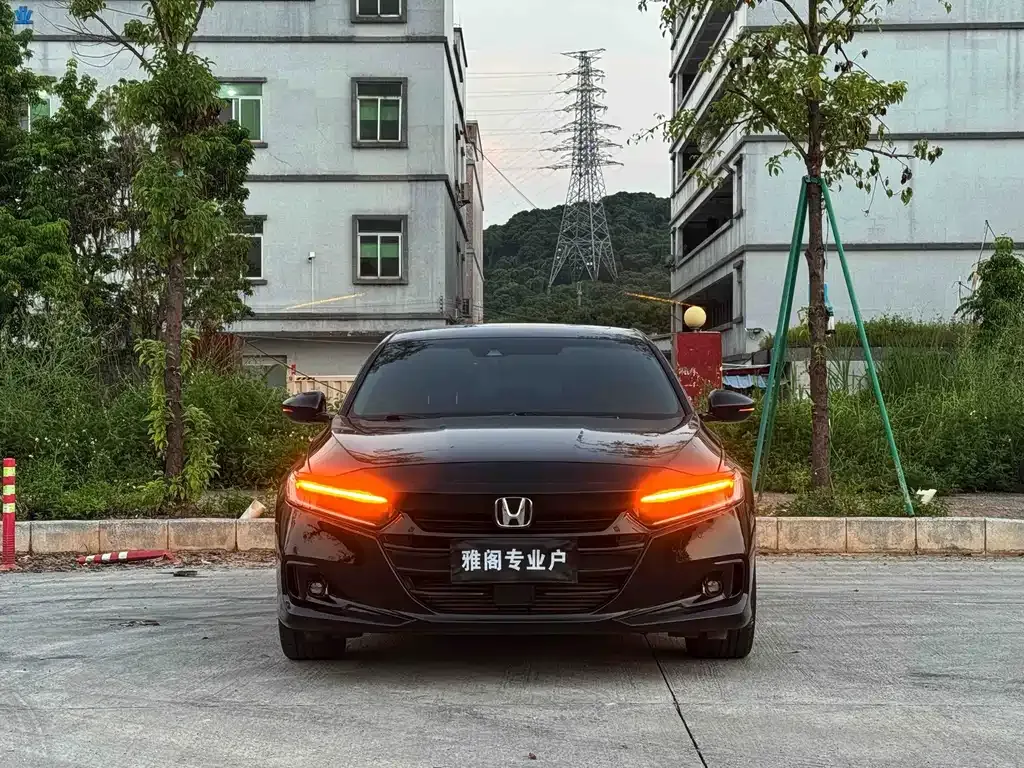 Honda Accord — фото 1