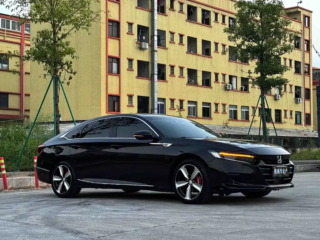 Honda Accord — фото 9
