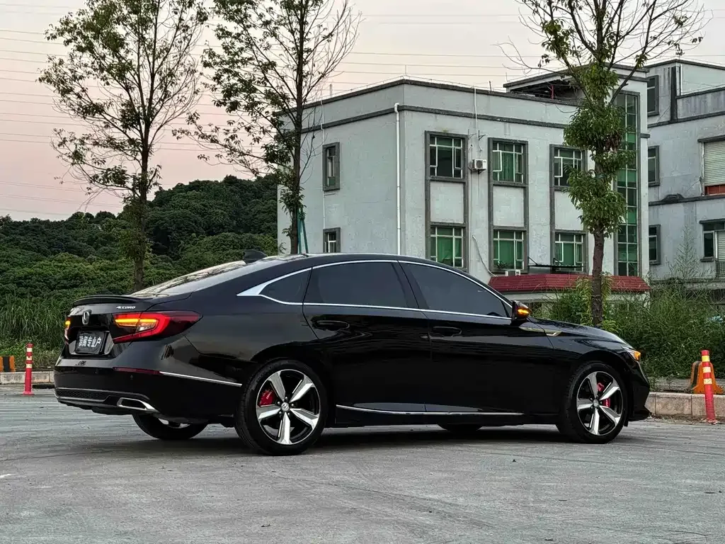 Honda Accord — фото 5