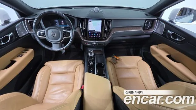 Volvo XC60 — фото 10