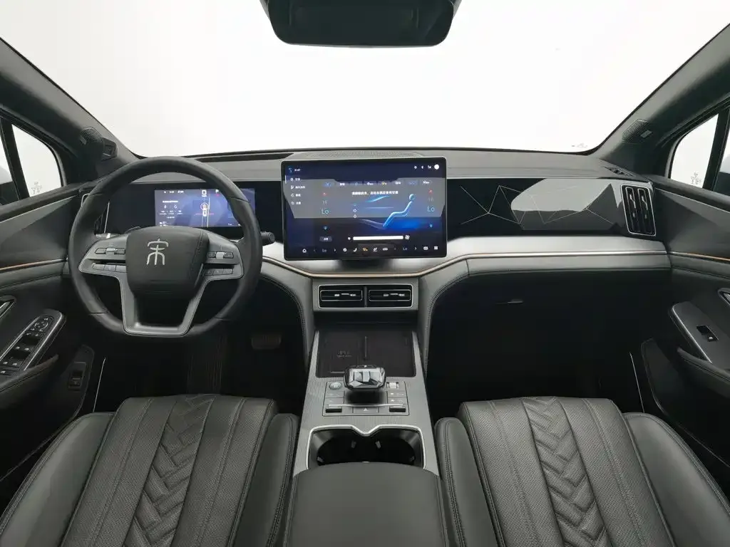 BYD L DM-i — фото 9