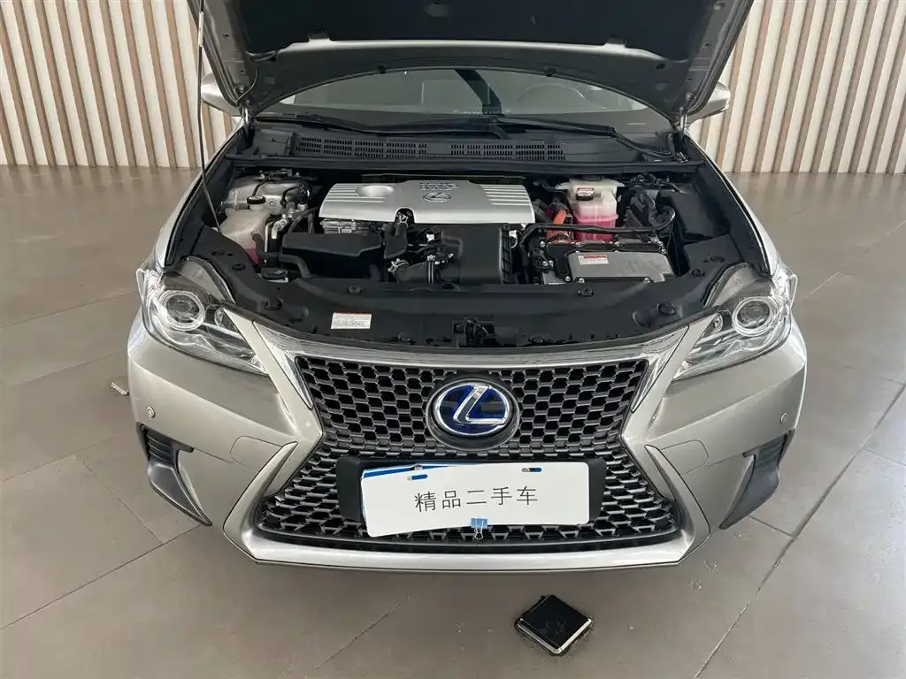 Lexus CT — фото 10